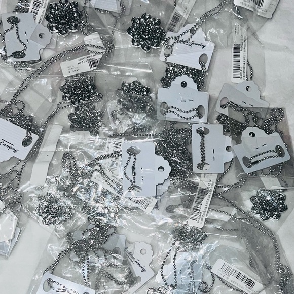 Mystery 5 Piece Jewelry Bundle NWT - Picture 7 of 8